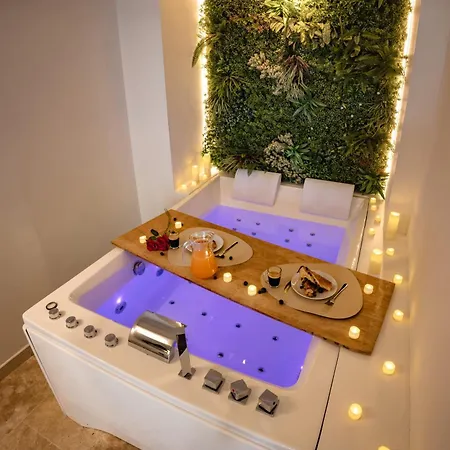 Qu4tre, Jacuzzi, Citadelle Apartment Bastia (Corsica)